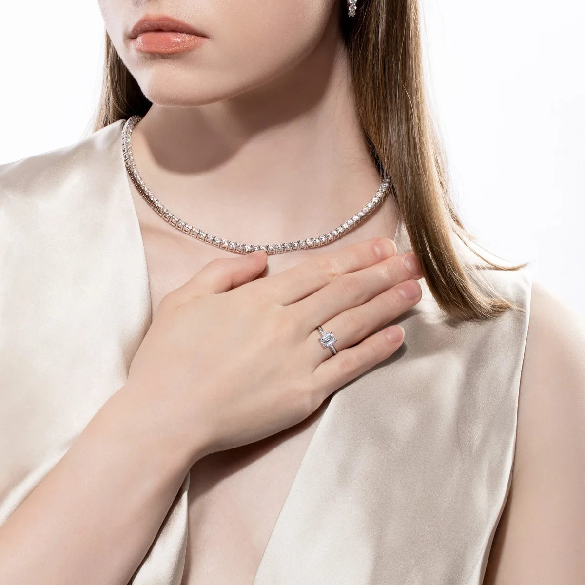 Aura Emerald Moissanite Ring