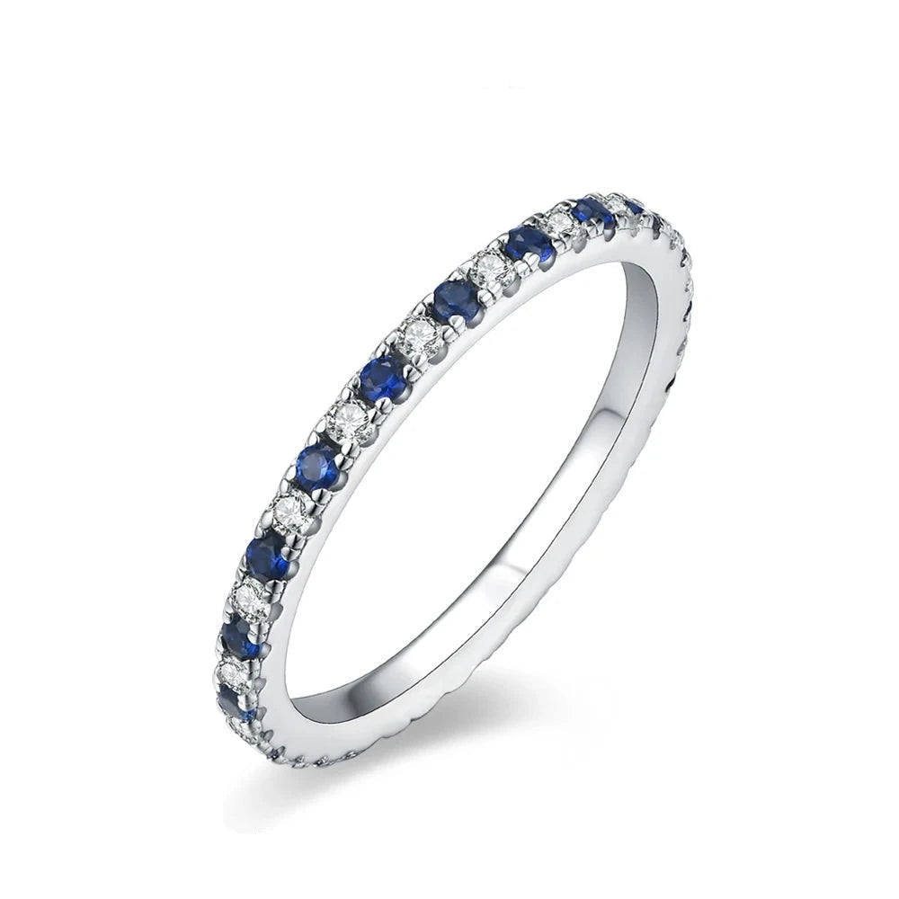 The Real Moissanite Ring from Azzurie is as bright as a diamond. Descrição e Detalhes Este anel Moissanite é feito com pedras reais e apresenta várias pedras para um visual deslumbrante. Aproveite a beleza e a qualidade deste anel luxuoso, que com certeza deixará qualquer look mais elegante. Uma escolha perfeita para quem busca sofisticação e estilo. ESPECIFICAÇÕES: Material: Banhado a prata 925 em ouro brancoPedras: MoissaniteCertificado GRA incluídoHipoalergênico.