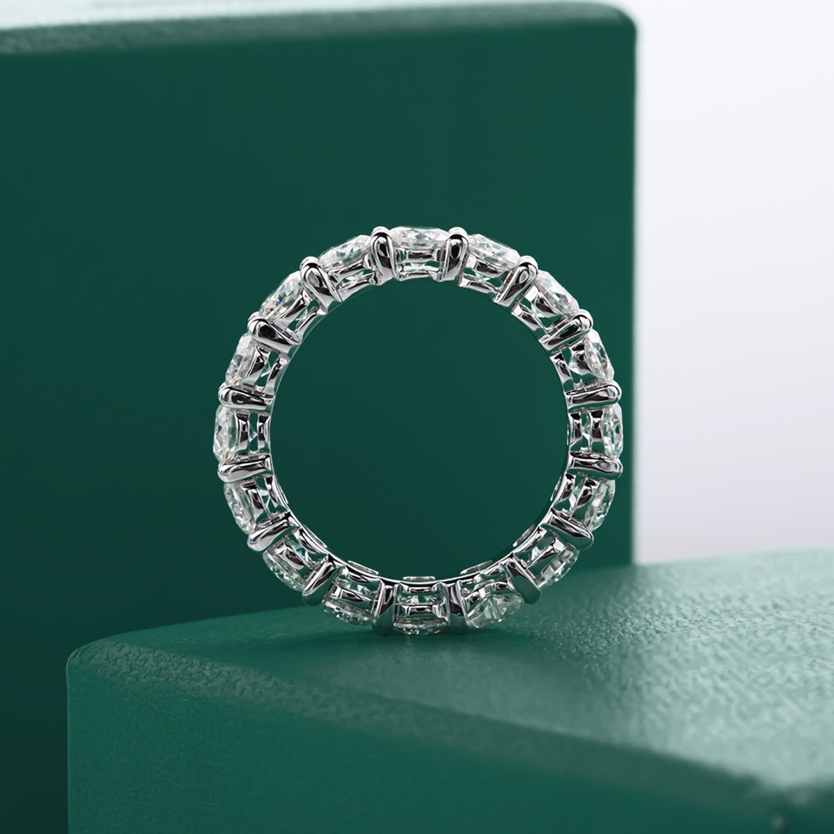 Lovely Moissanite Wedding Ring