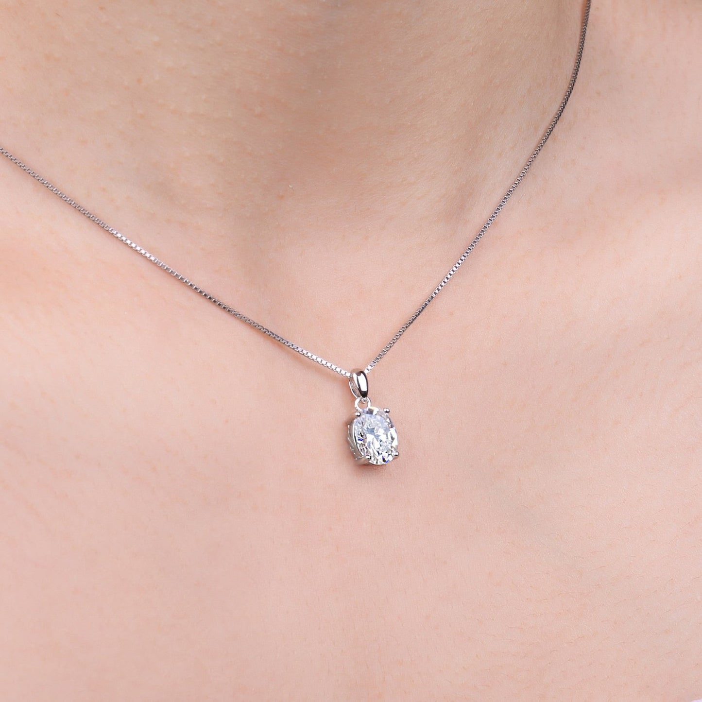 Oval Necklace with 4 Moissanite Claws 18k White Gold Plated