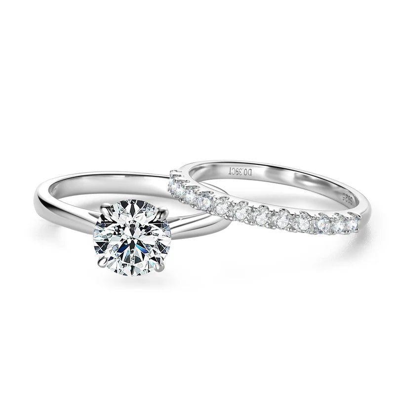 Elegant Anel Solitário Noivado in white gold with moissanite stone and half diamond band.