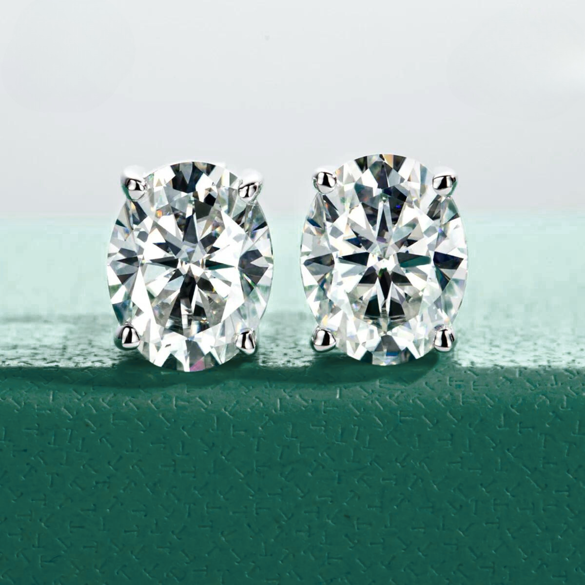 Oval Stud Earring in 10k Gold