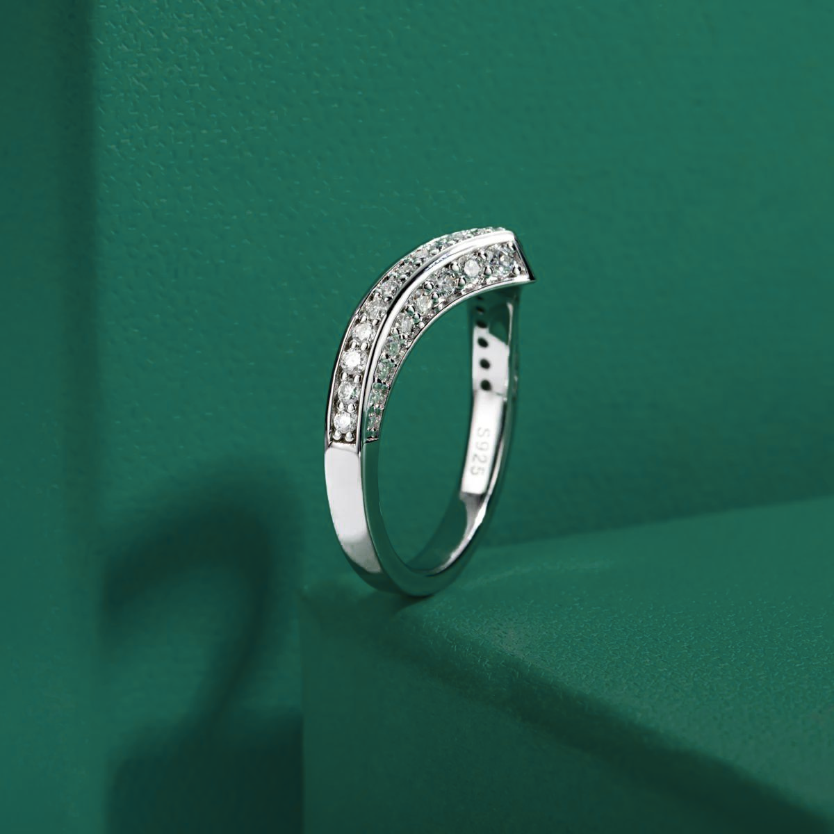 Half Wedding Ring V Design Moissanite
