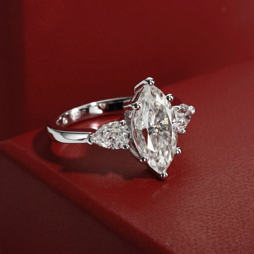 Navette Reine Marquise Moissanite Ring