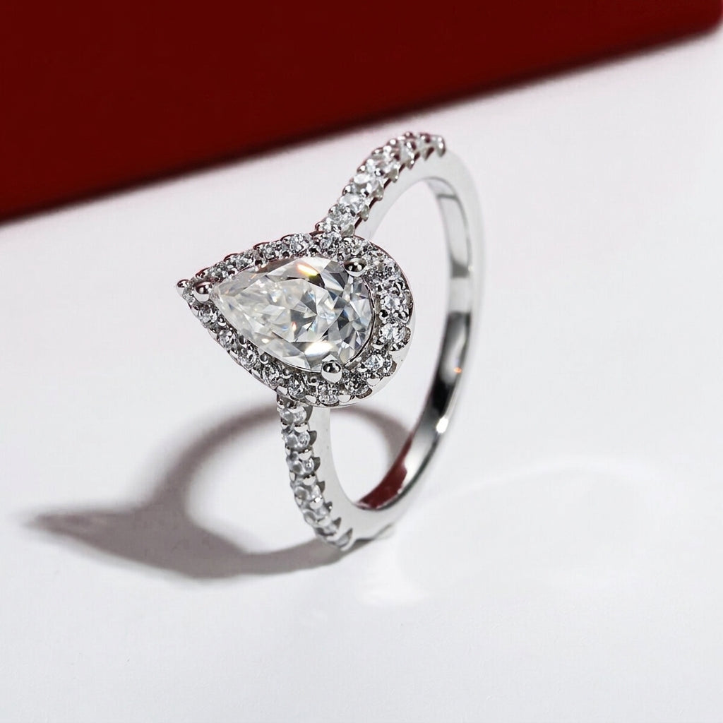 Poire Moissanite Ring