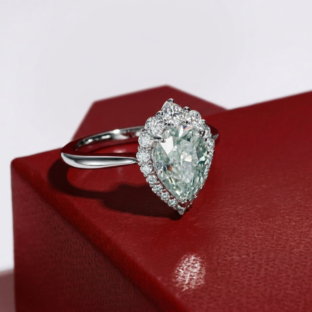 Halo Poire Moissanite Ring