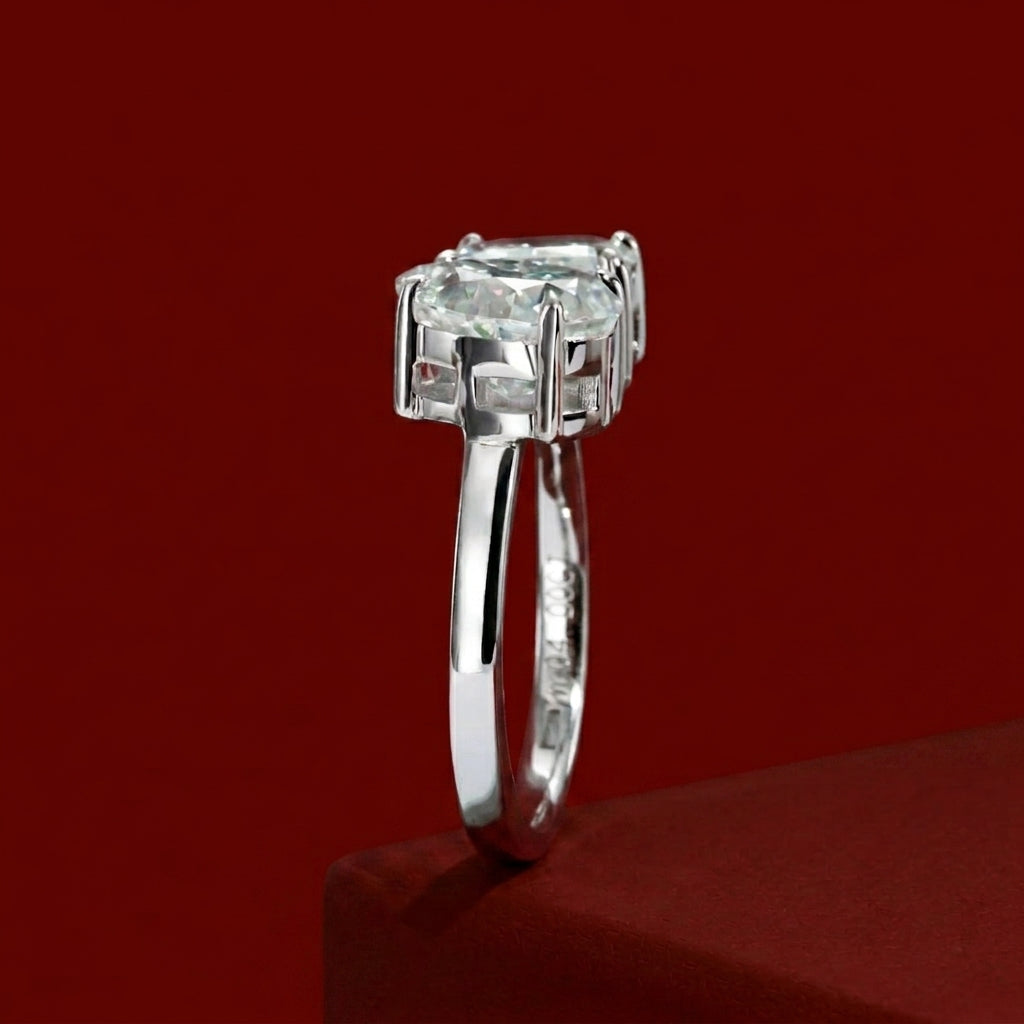Étoile Radiant Pear Moissanite Ring