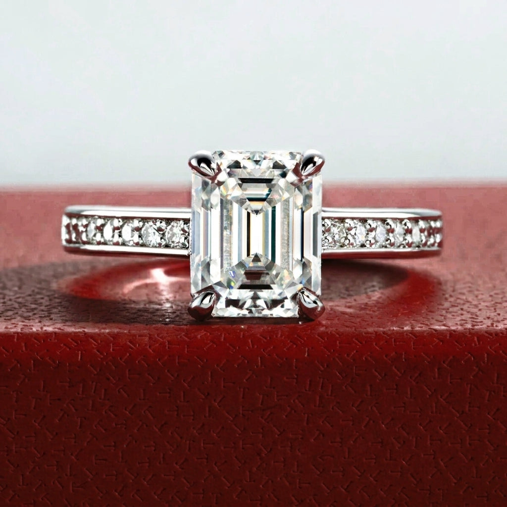 Aura Emerald Moissanite Ring