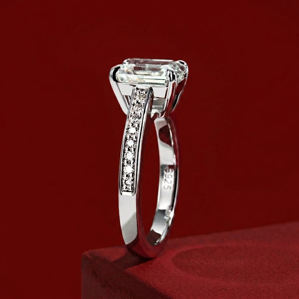 Aura Emerald Moissanite Ring
