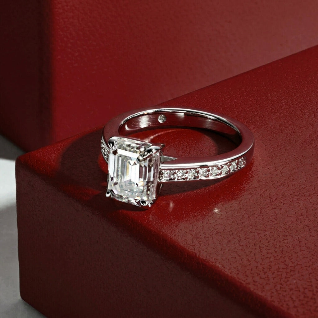Aura Emerald Moissanite Ring