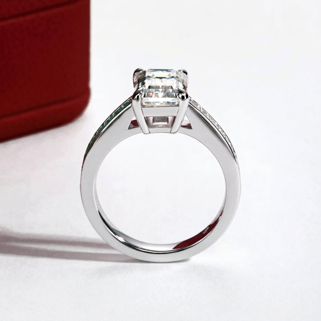 Aura Emerald Moissanite Ring