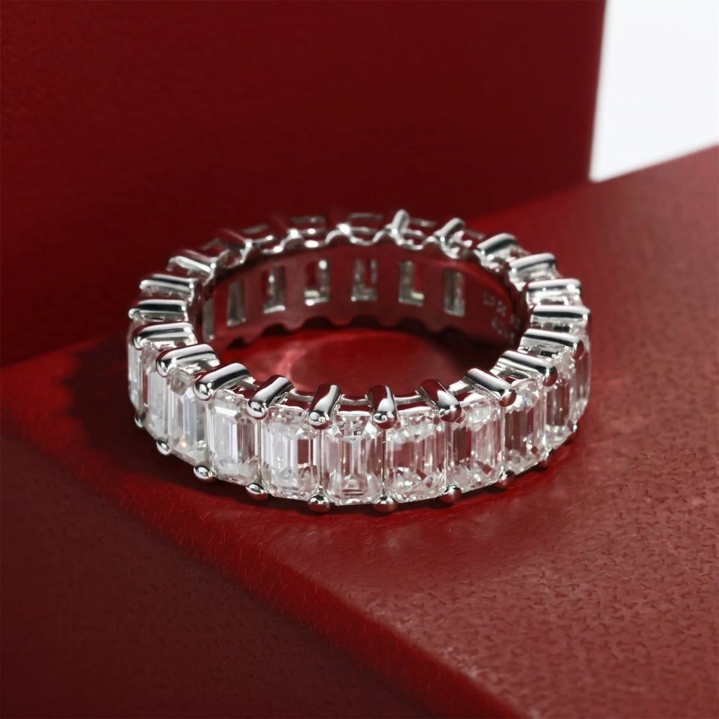 Cubique Moissanite Wedding Band