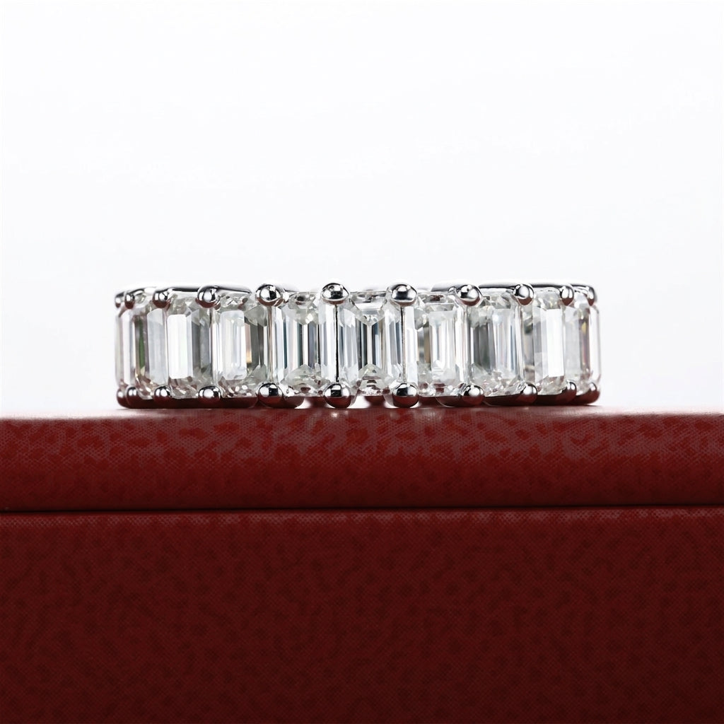 Cubique Moissanite Wedding Band