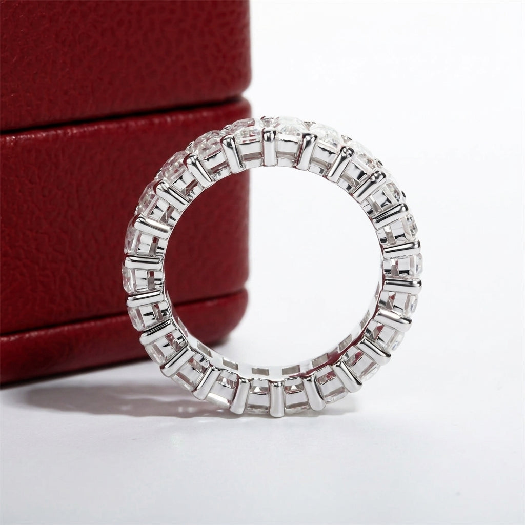 Cubique Moissanite Wedding Band