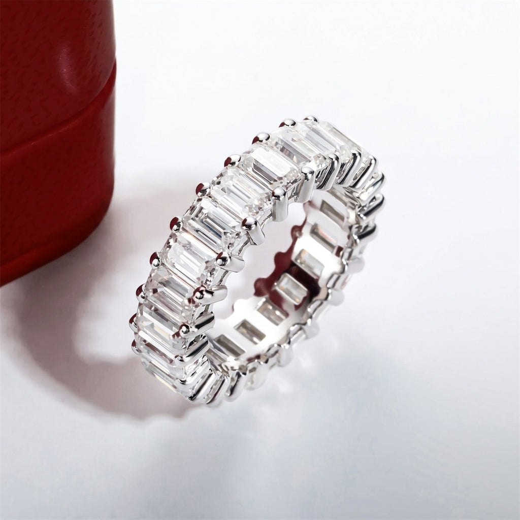 Cubique Moissanite Wedding Band