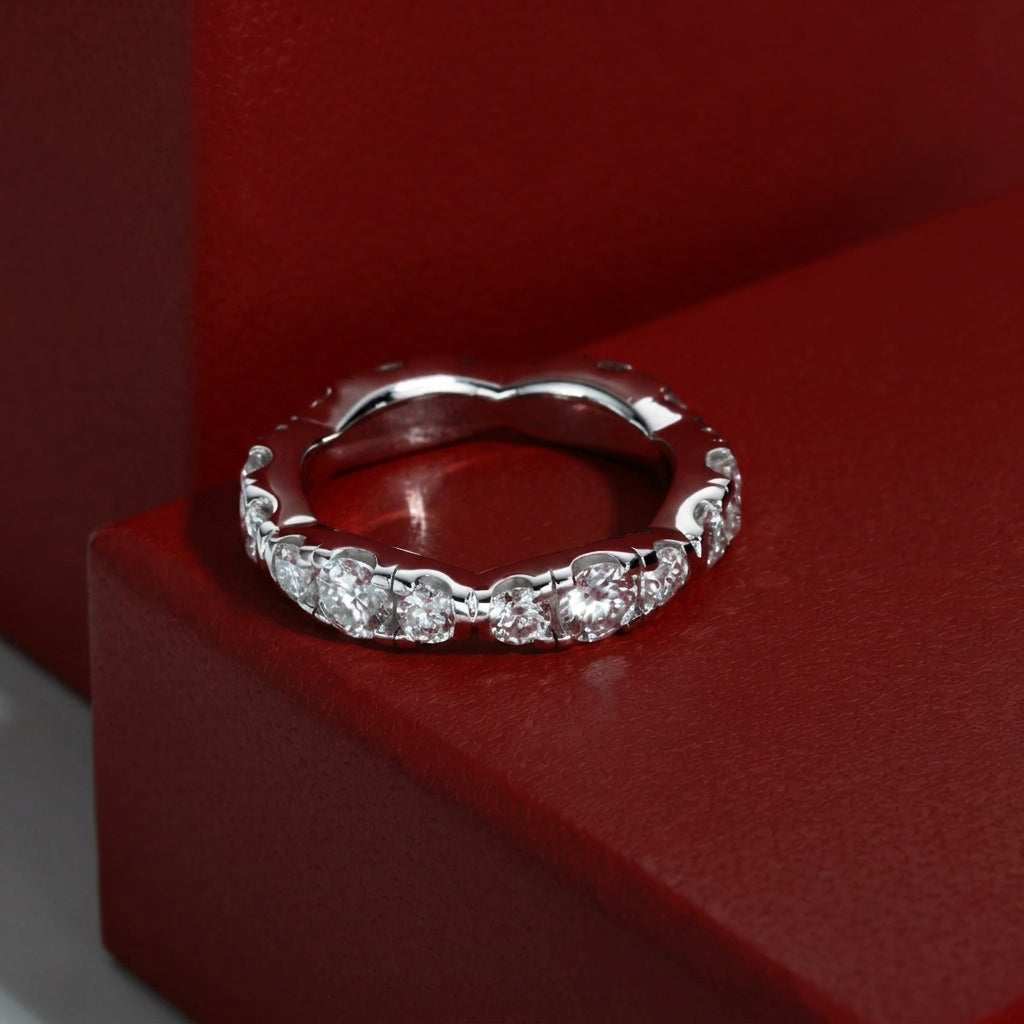 Varié Moissanite Wedding Band