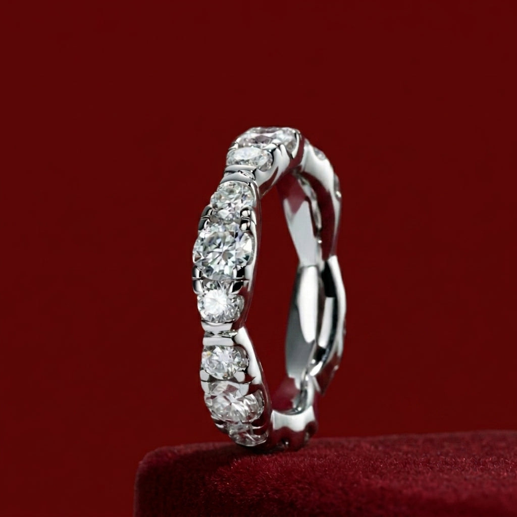 Varié Moissanite Wedding Band