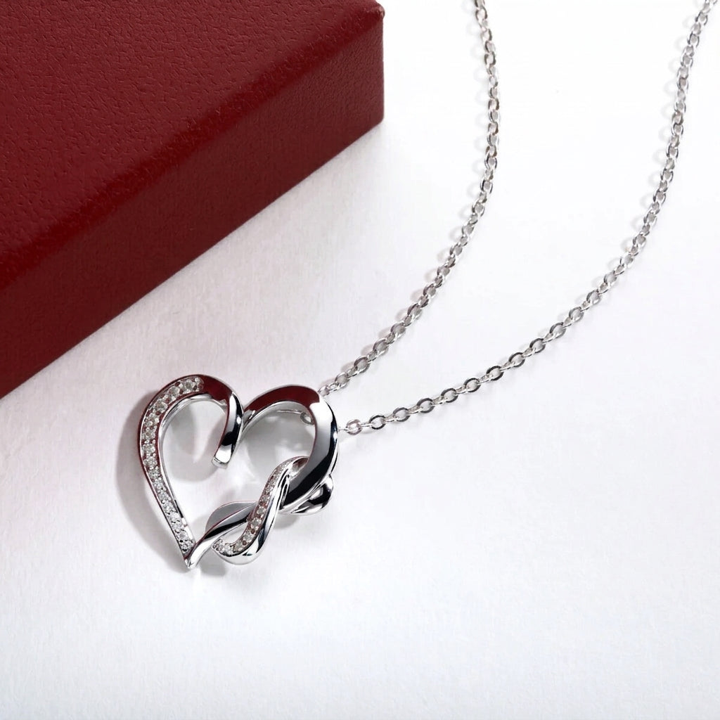 Amour Infini Moissanite Necklace