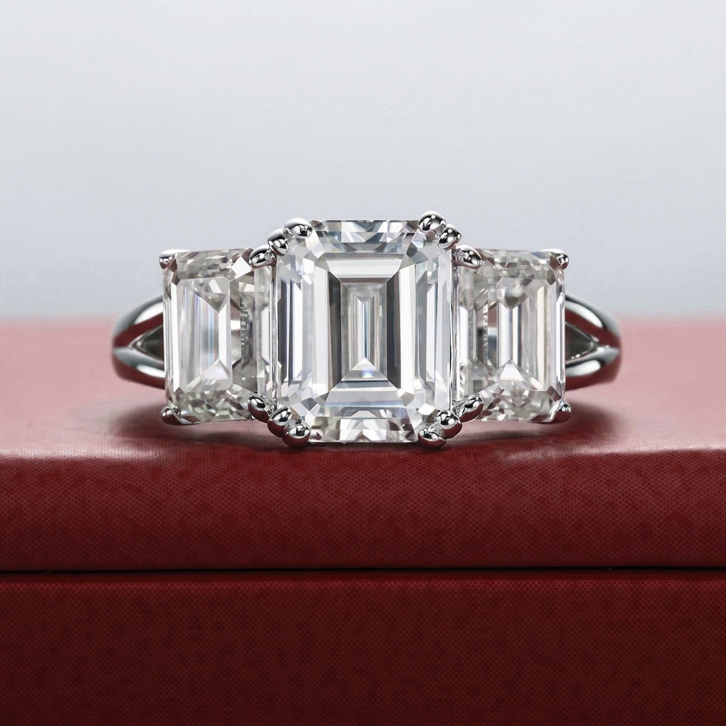 Trilogy Émeraude Moissanite Ring