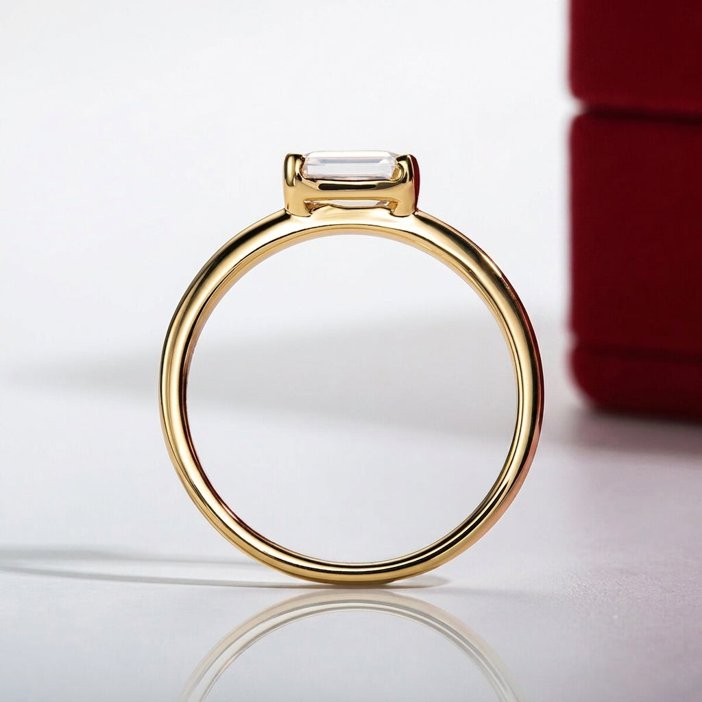 Pur Émeraude Moissanite Ring