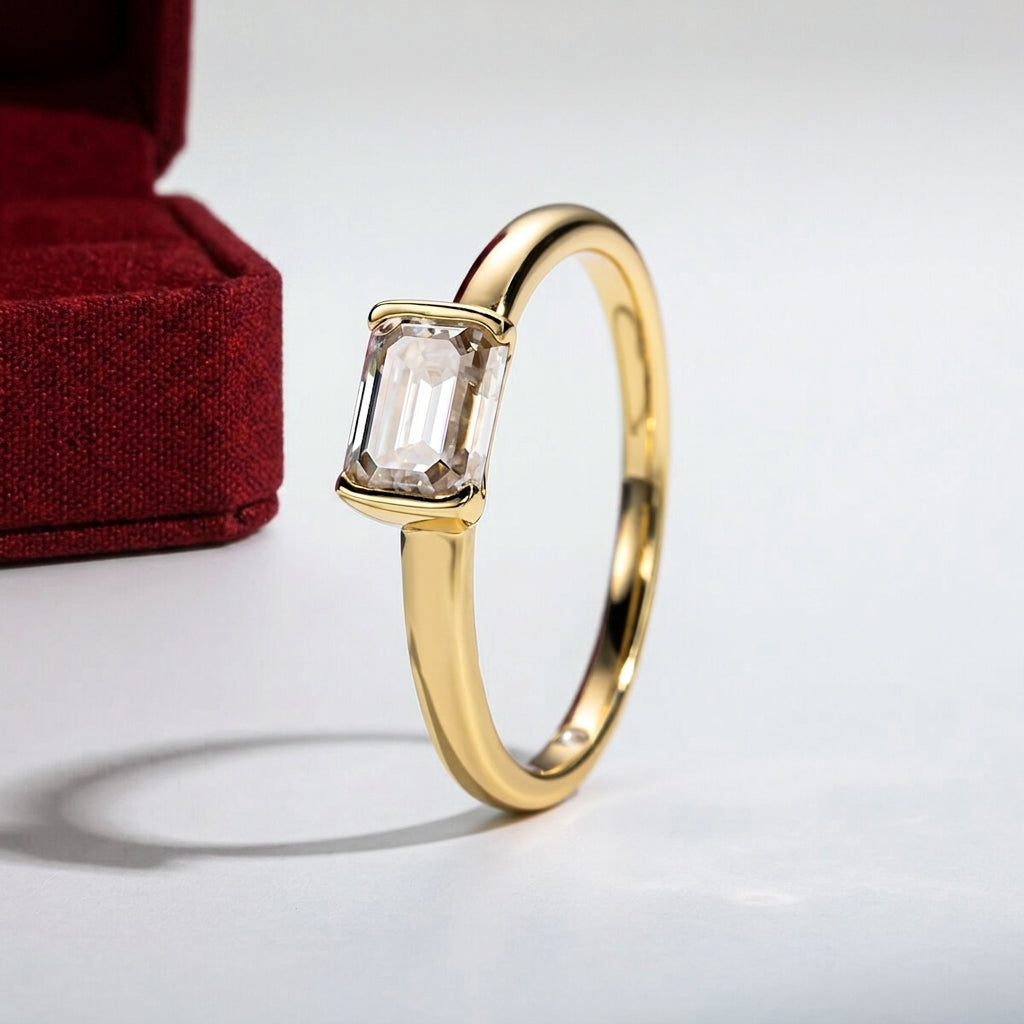 Pur Émeraude Moissanite Ring