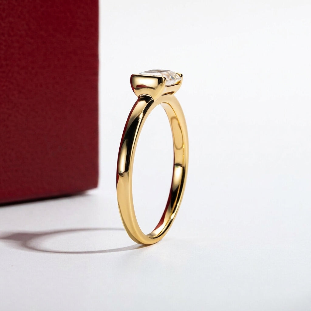 Pur Émeraude Moissanite Ring