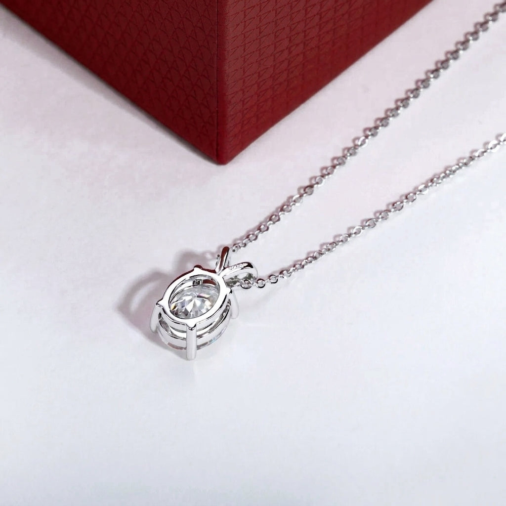 Ovale Moissanite Necklace