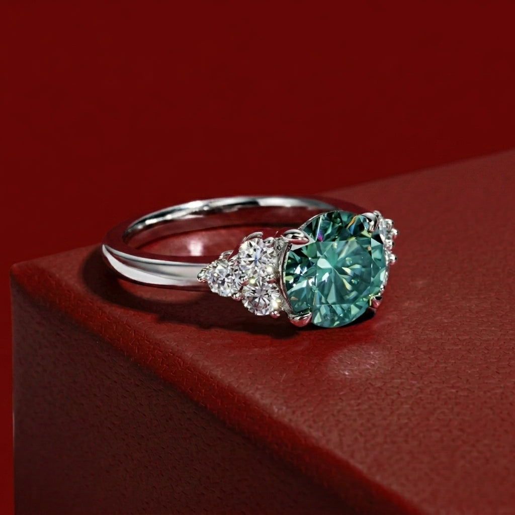 Luxe Vert Moissanite Ring