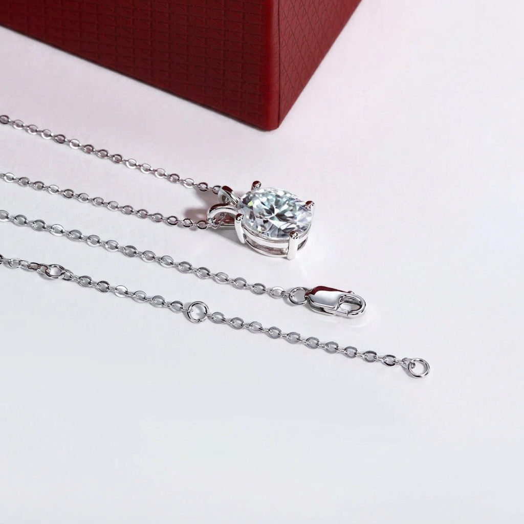 Ovale Moissanite Necklace