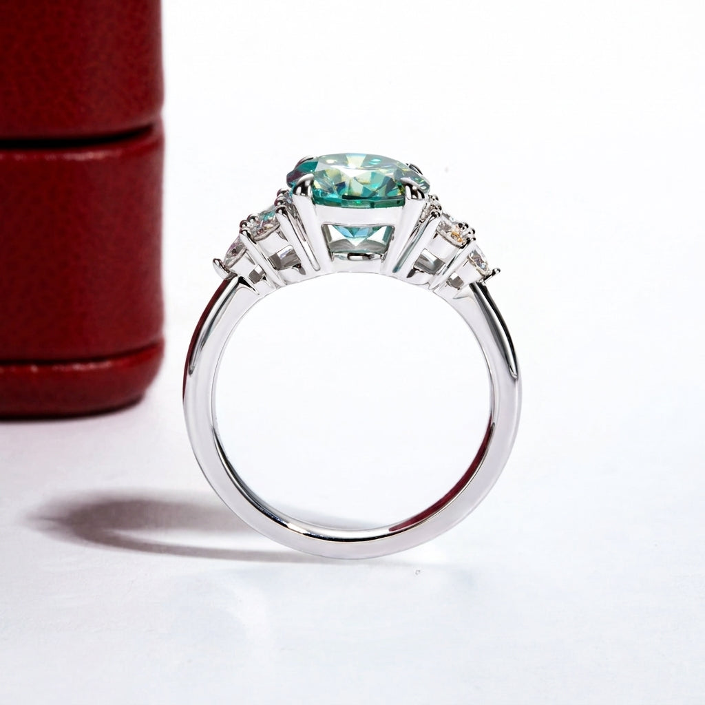 Luxe Vert Moissanite Ring