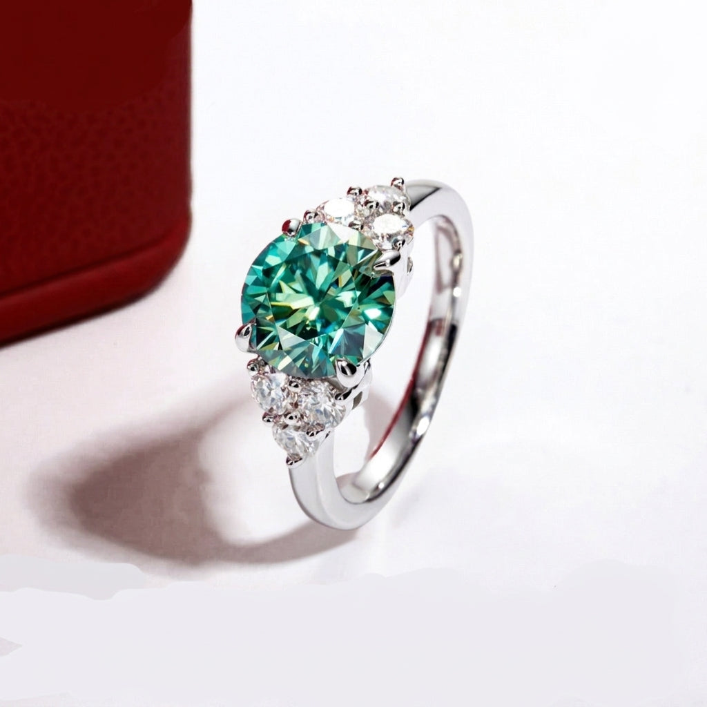 Luxe Vert Moissanite Ring