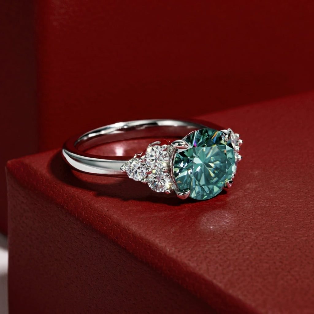 Luxe Vert Moissanite Ring