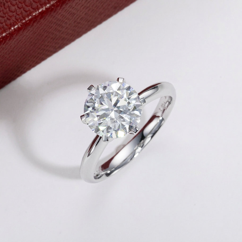 Classique Moissanite Solitaire Ring