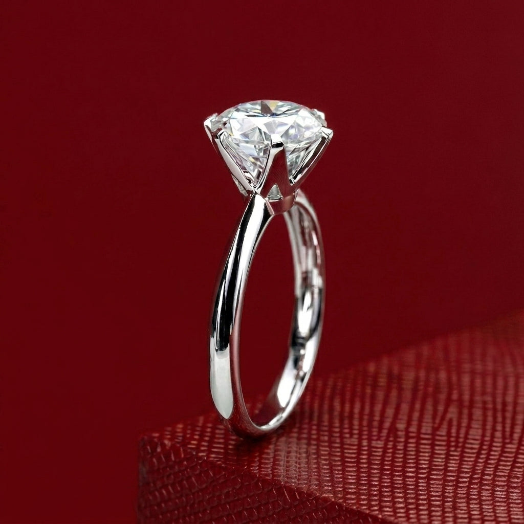 Classique Moissanite Solitaire Ring