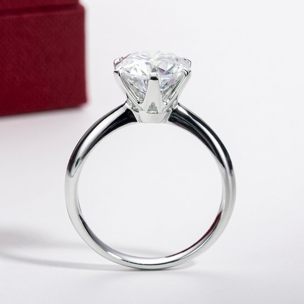Classique Moissanite Solitaire Ring