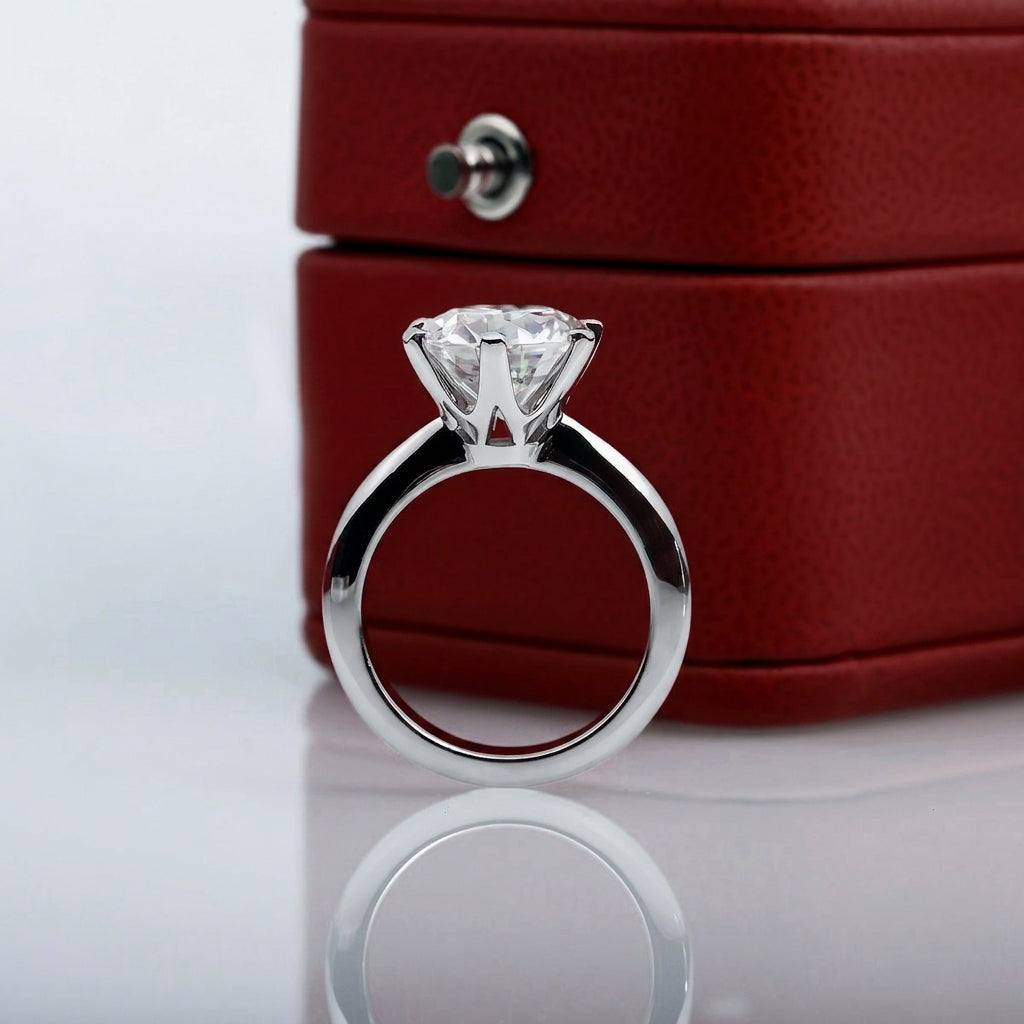 Classique Moissanite Solitaire Ring