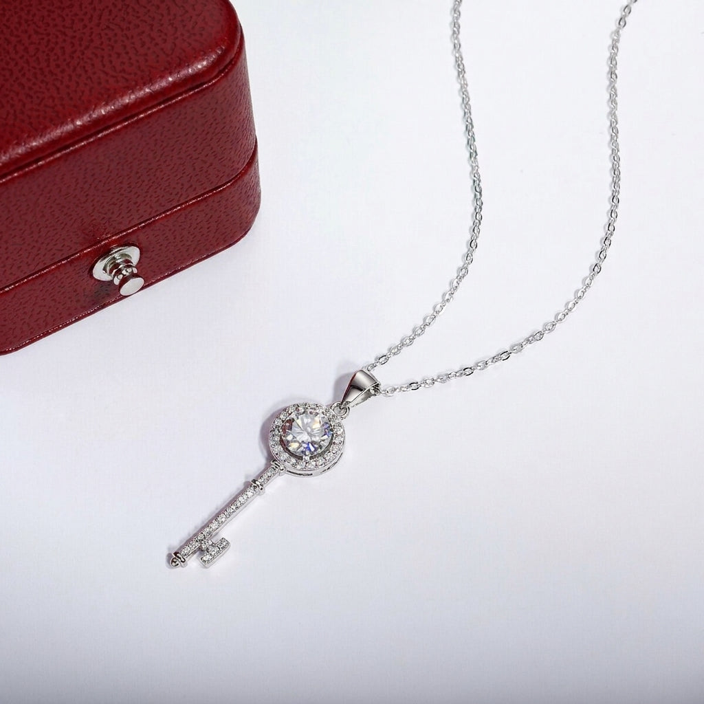 Clé Moissanite Necklace