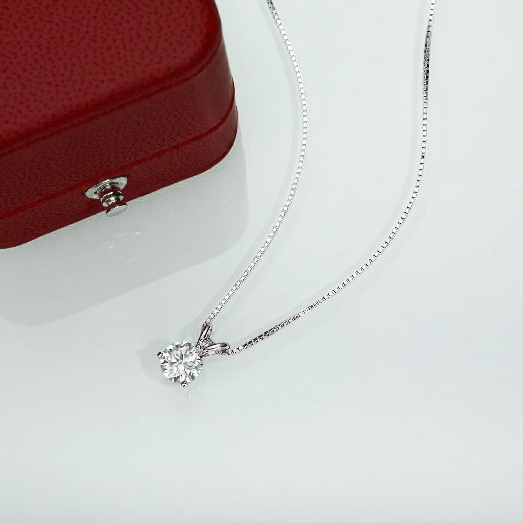 Trio Griffes Moissanite Necklace