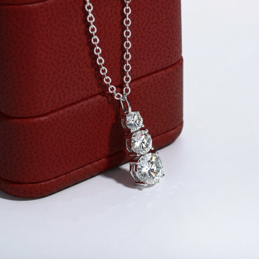 Trilogy Brillant Moissanite Necklace