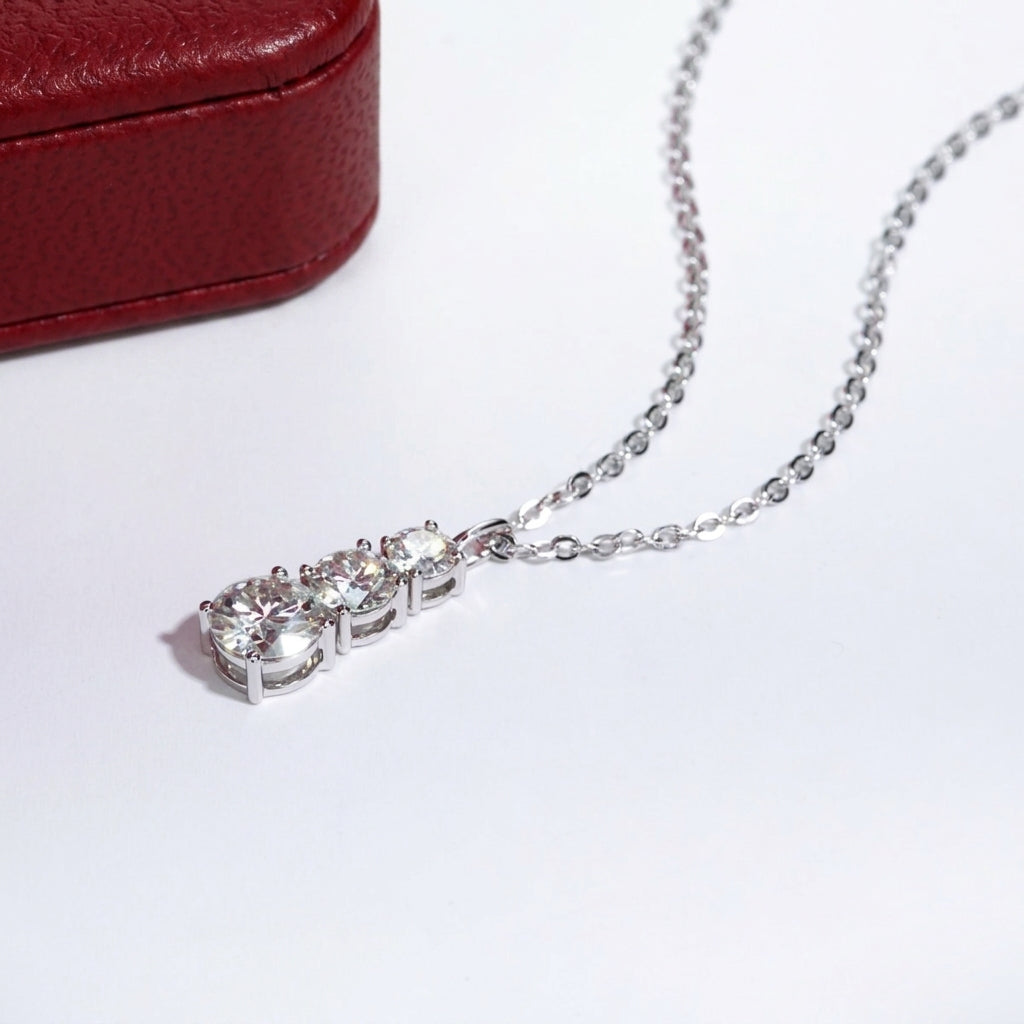 Trilogy Brillant Moissanite Necklace