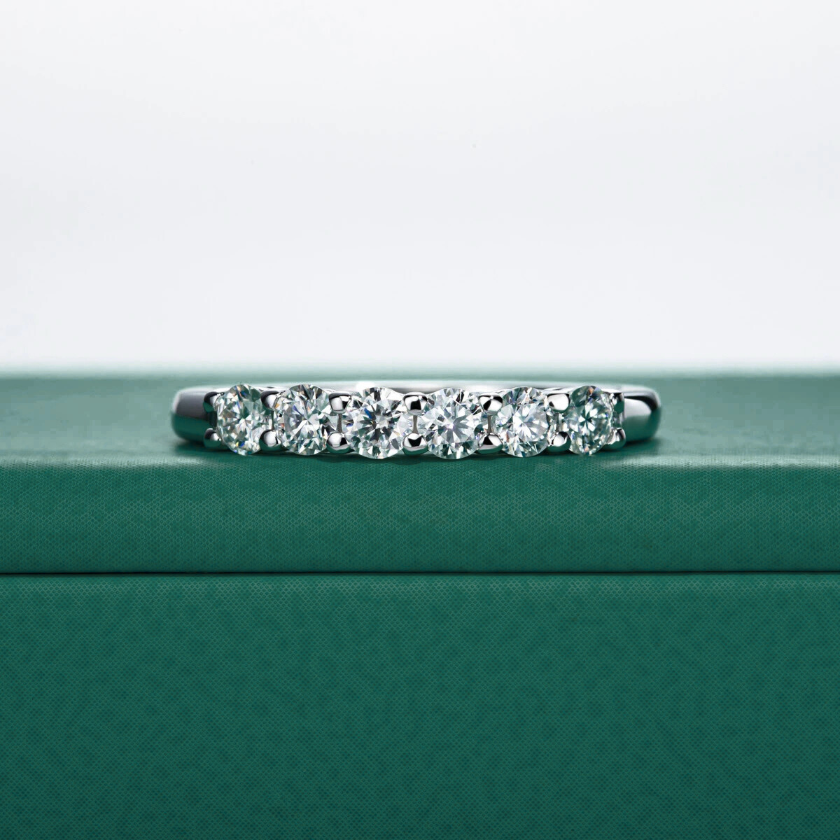 Half Wedding Ring 60 Moissanite Points
