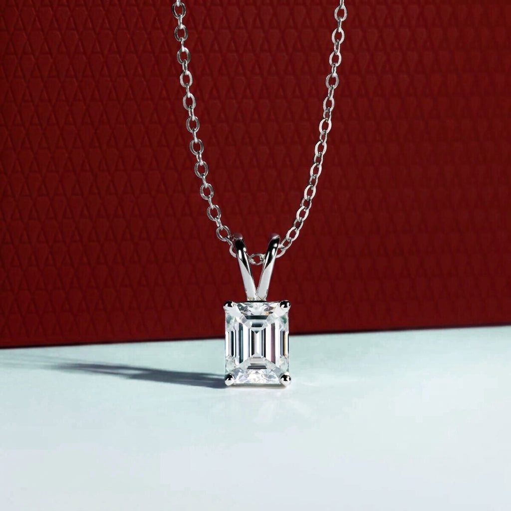 Émeraude Moissanite Necklace