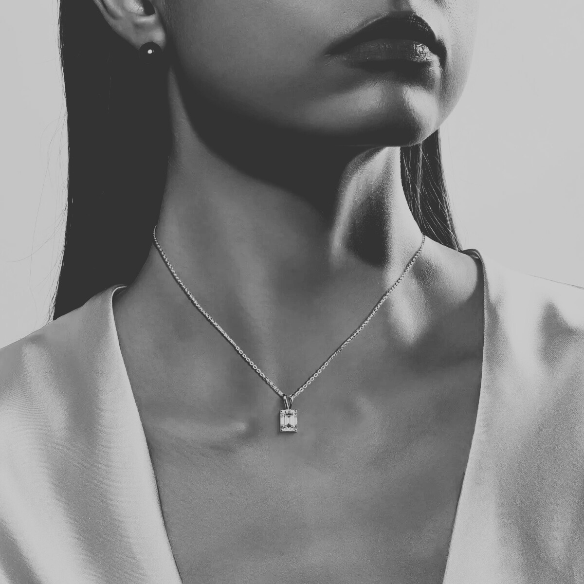 Émeraude Moissanite Necklace