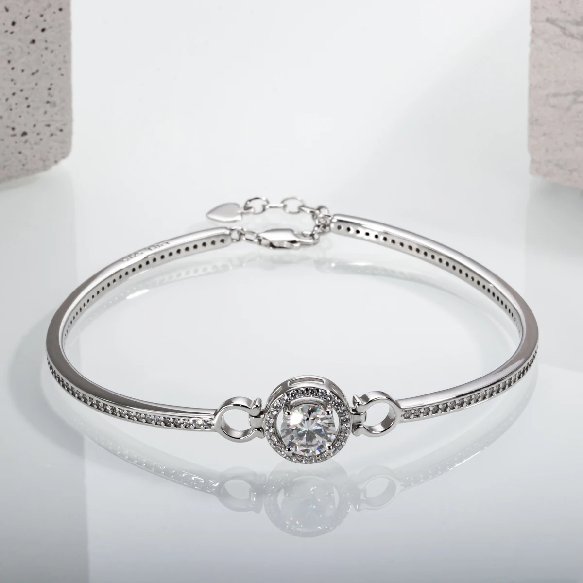 Classique Moissanite Bracelet