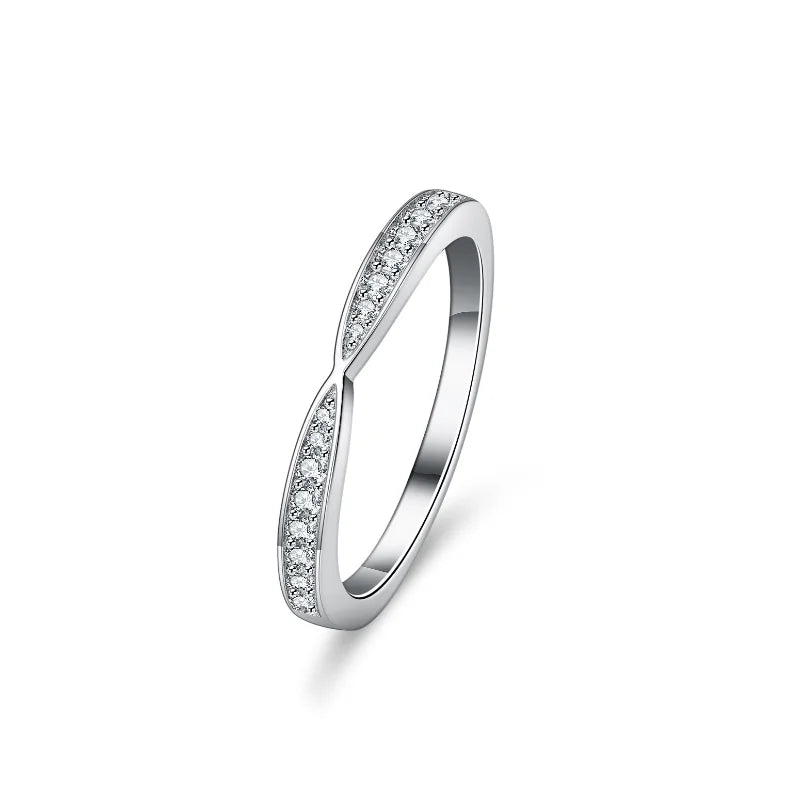 Pride demi-anneau avec 50 points de Moissanite en argent