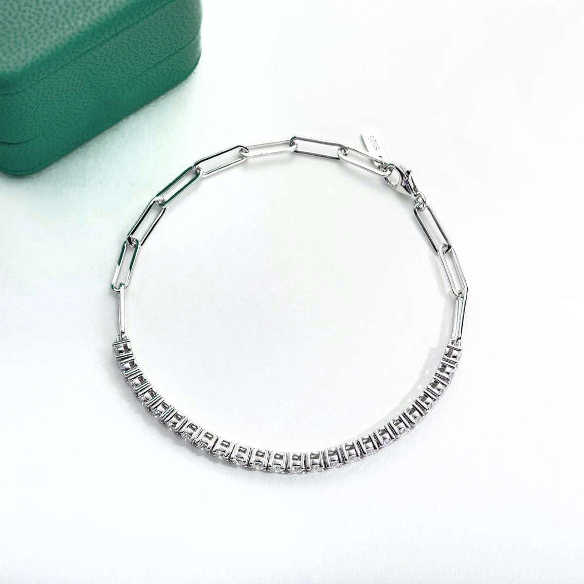 Pulseira Riviera Balance em prata 925 com moissanites, design sofisticado e ajustável para elegância refinada.