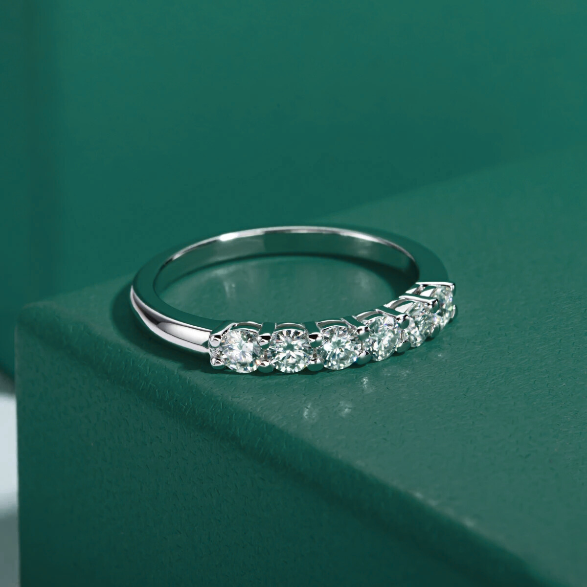 Half Wedding Ring 60 Moissanite Points