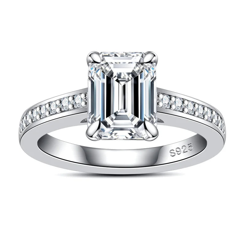 Aura Emerald Moissanite Ring
