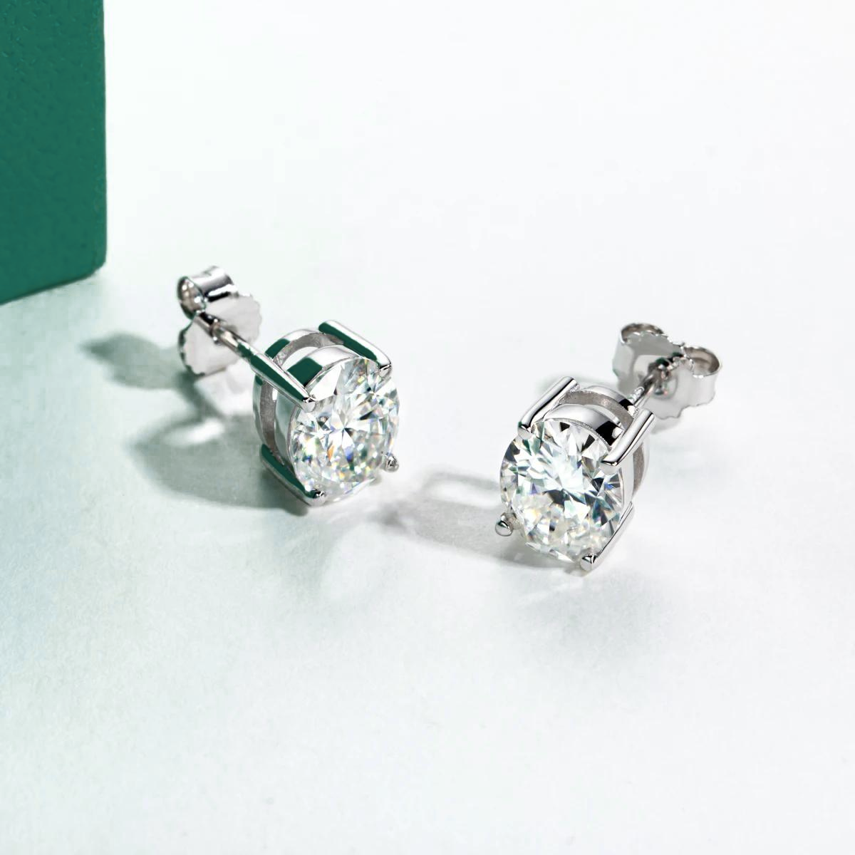 Oval Stud Earring in 10k Gold