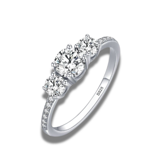 Anel de noivado em prata 925 com diamante de zircônia, estilo clássico.